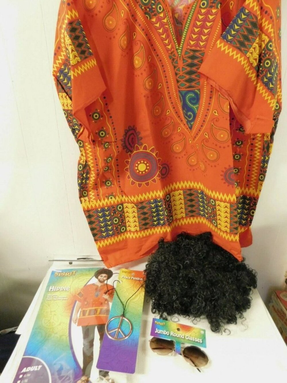 Spirit Store Hippie Man Costume Shirt Wig Peace Sign Necklace Glasses Set L/XL